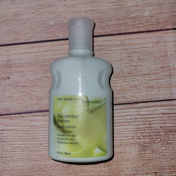 Vintage Bath & Body Works Pleasures Cucumber Melon Body Lotion 8 oz Original‎ - Picture 1 of 3